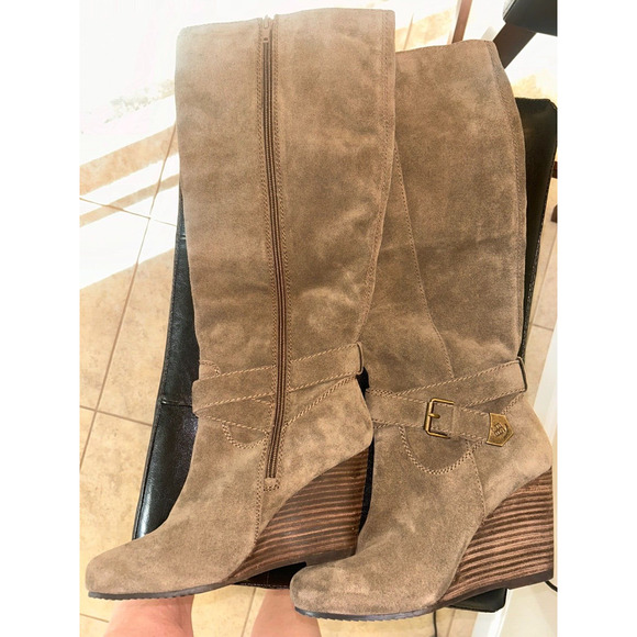 BCBG WALLICE Brown suede buckle zipper” wedge knee Fashion boot SZ 9 - Picture 3 of 6